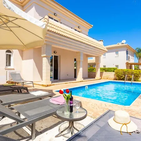 Villa Claudia Paralímni